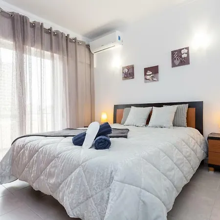 Tres Castles 3 アパート *